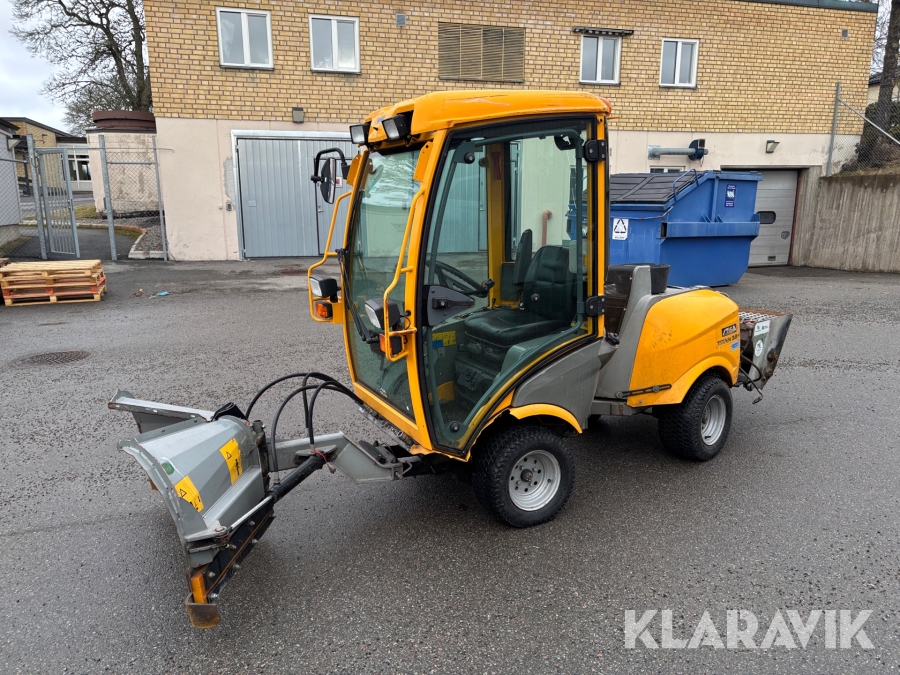 Redskapsbärare Stiga Titan 32H med redskap