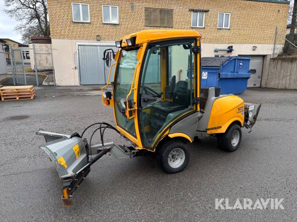 Redskapsbärare Stiga Titan 32H med redskap