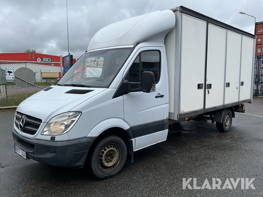 Lätt lastbil Mercedes-Benz Sprinter 318 CDI med bakgavellyft och öppningsbar sida