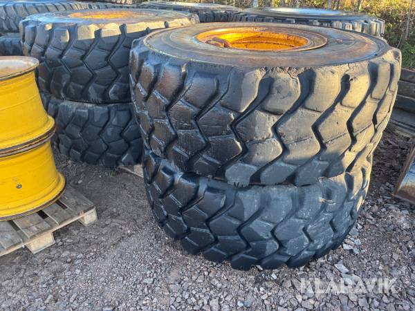 Entrepenaddäck 23.5R Michelin XADN