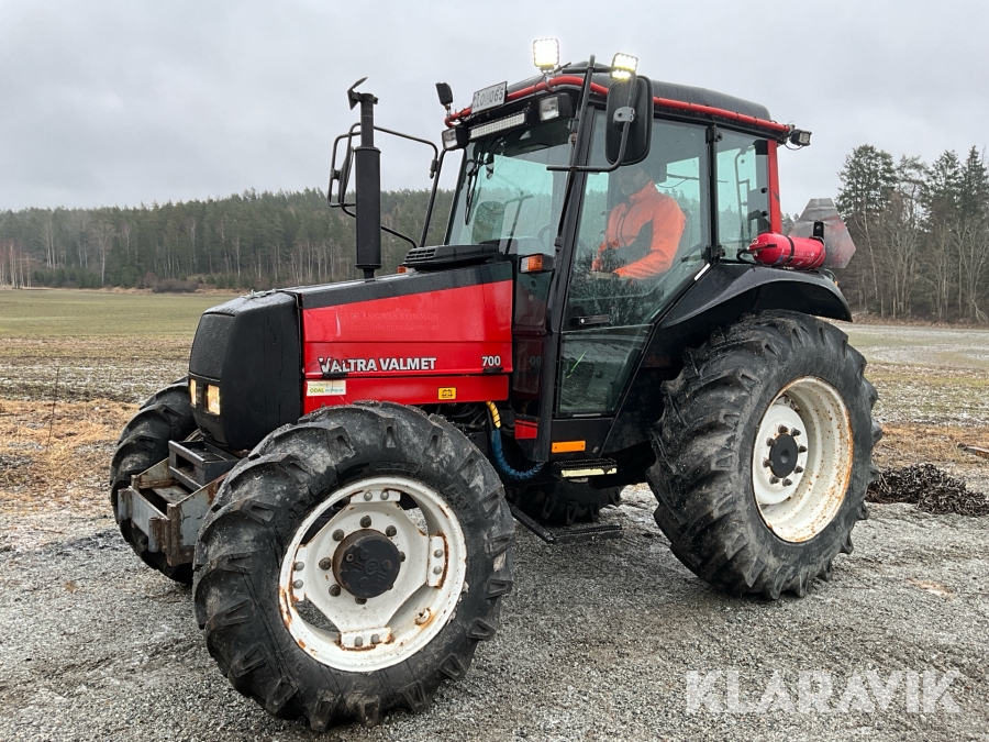 Traktor Valtra 700, Strängnäs, Klaravik auktioner