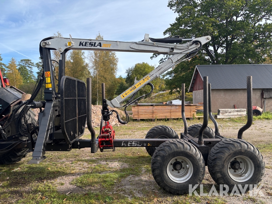Skogsvagn Kesla 9T med kran Kesla 203T