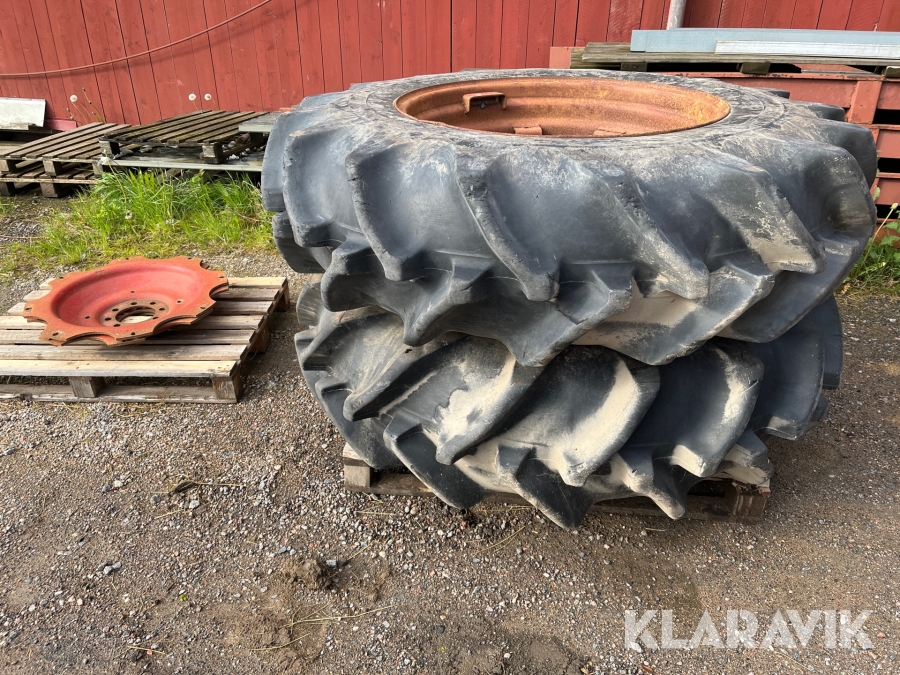 Risdäck med fälgtallrikar Goodyear 18.4-34