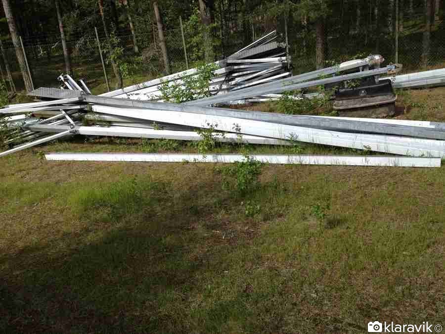 Ett parti Y-bommar / Förtöjningsbommar 8 meter 16st