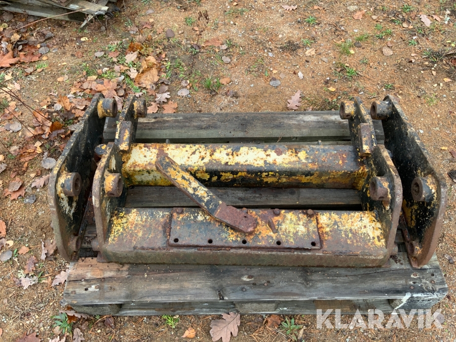 Redskapsfäste lilla BM Caterpillar 920