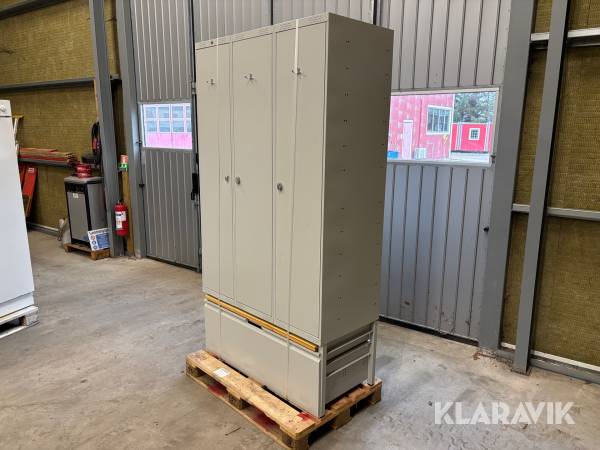 Omklädningsskåp AJ