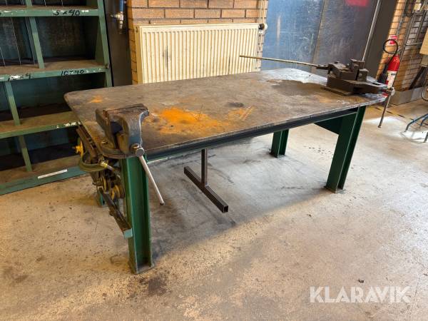 Arbetsbänk med bockning och skruvstäd