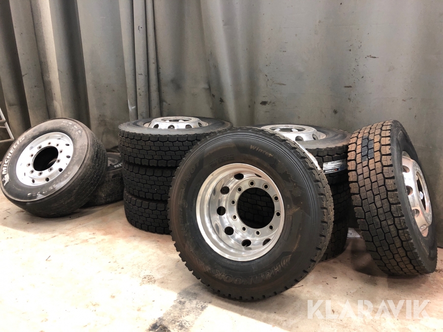 Lasbilsvinterdäck Hankook 295/80R22,5 med Alcoa Dura-Bright fälgar