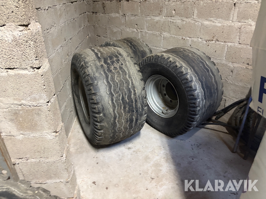 Däck på fälg 4 st