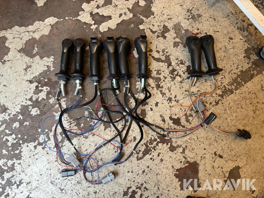 Joystickar till grävmaskiner 27st