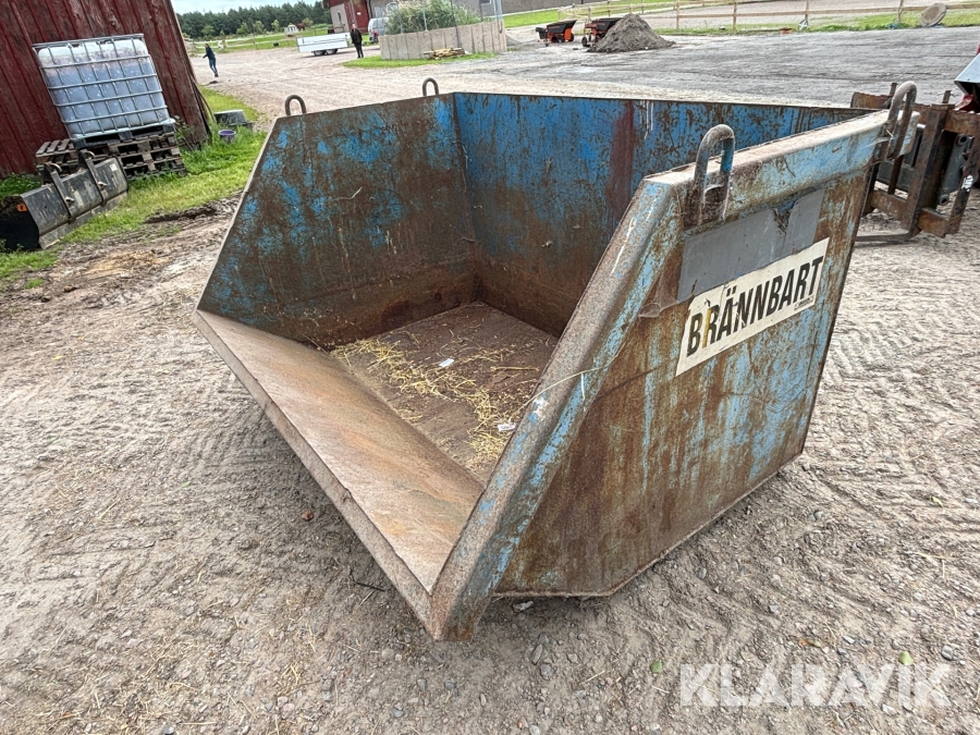 Container med redskapsfäste