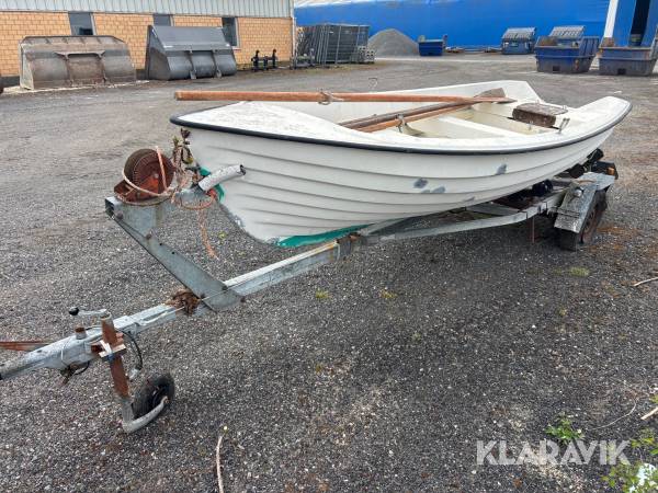 Båt med trailer