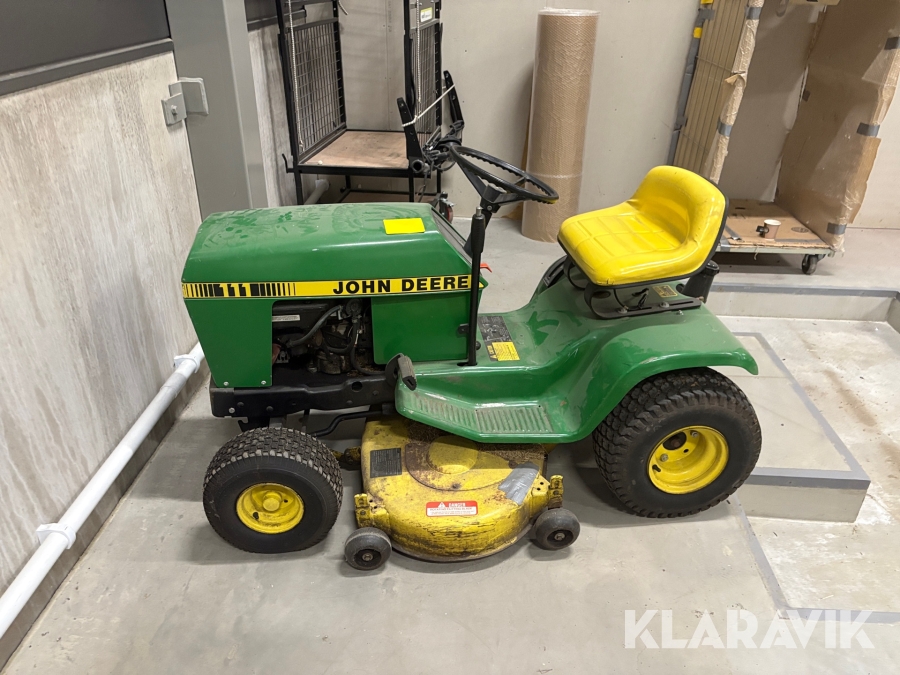 Åkgräsklippare John Deere 111