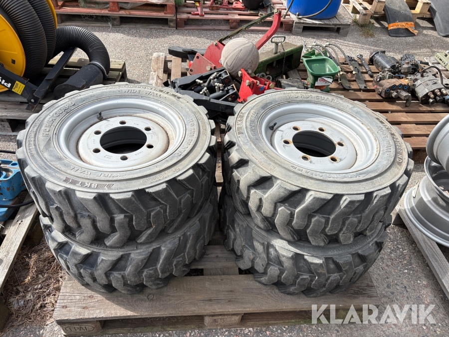 Däck BKT 27x10,5-15 4 st