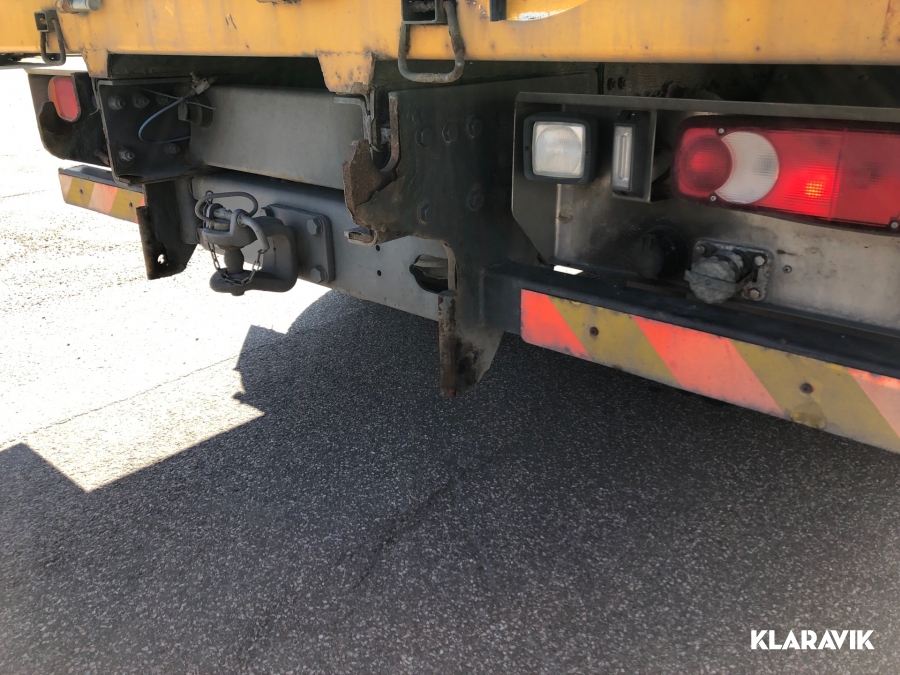 Lastbil Volvo FL-240 4x2 med flak 