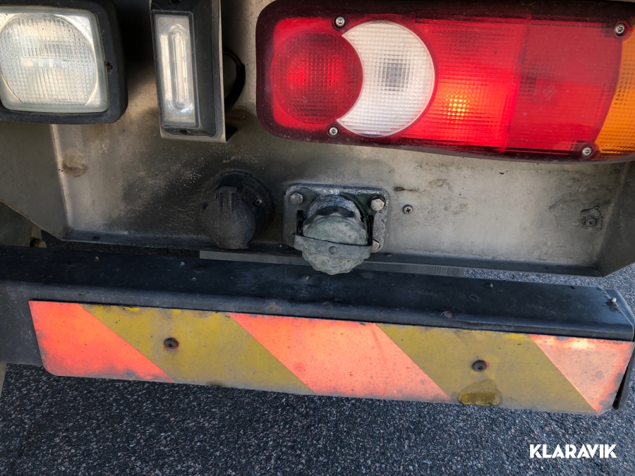 Lastbil Volvo FL-240 4x2 med flak 