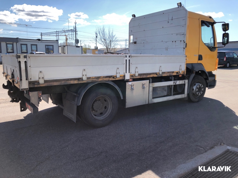 Lastbil Volvo FL-240 4x2 med flak 