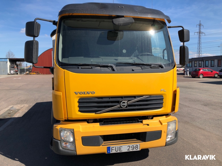 Lastbil Volvo FL-240 4x2 med flak 
