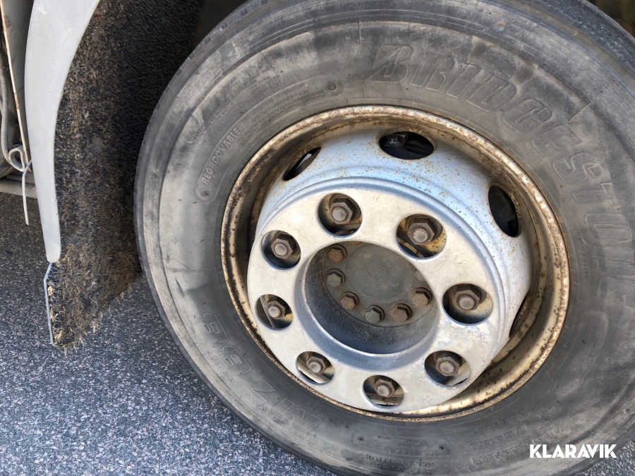 Lastbil Volvo FL-240 4x2 med flak 