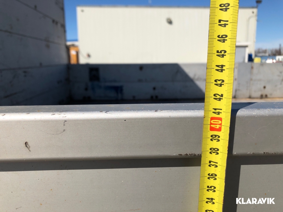 Lastbil Volvo FL-240 4x2 med flak 