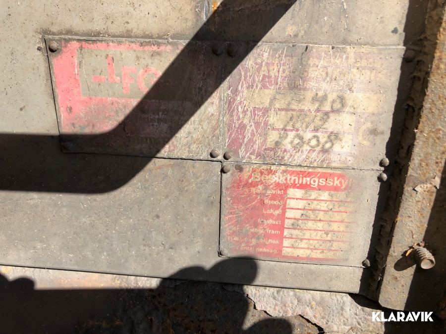 Lastbil Volvo FL-240 4x2 med flak 