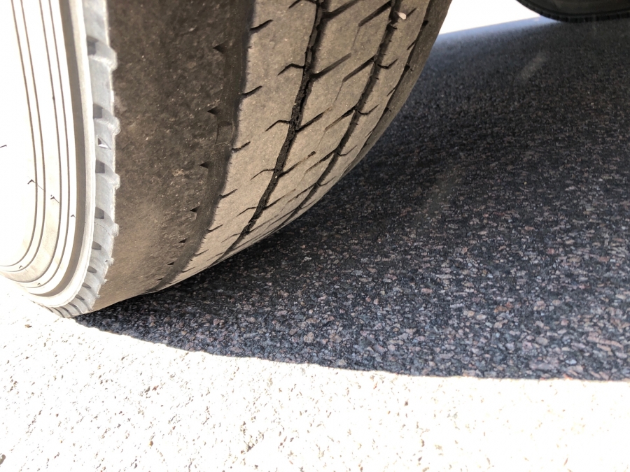 Lastbil Volvo FL-240 4x2 med flak 