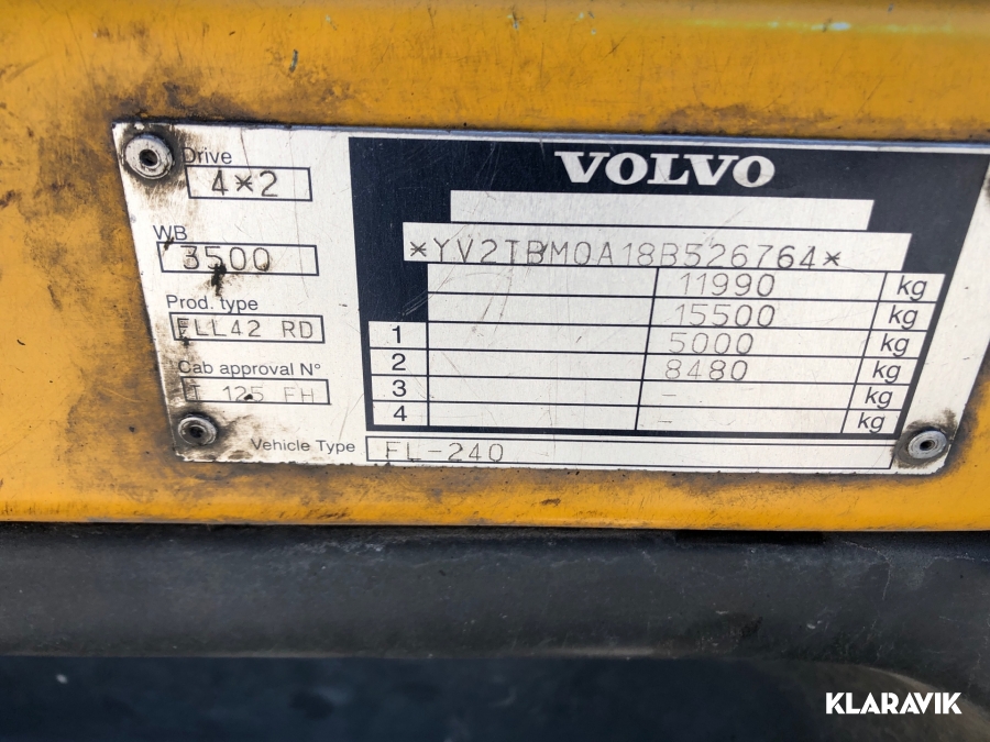 Lastbil Volvo FL-240 4x2 med flak 