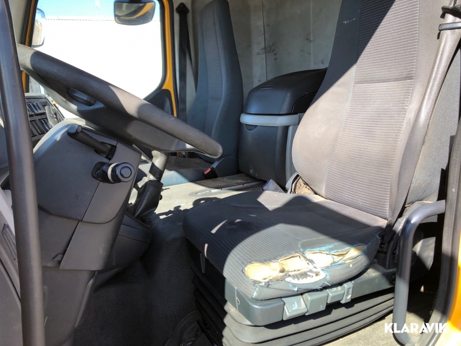 Lastbil Volvo FL-240 4x2 med flak 