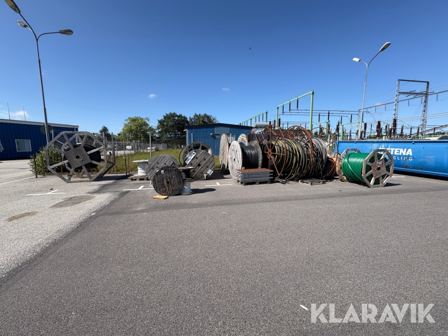 Parti med fiberslang samt plastslang Hexatronic, Emtelle.