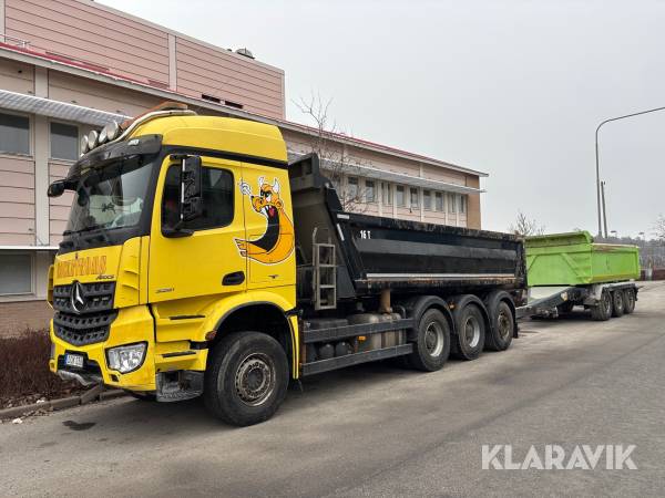 Schaktbil Mercedes-Benz Arocs med släp