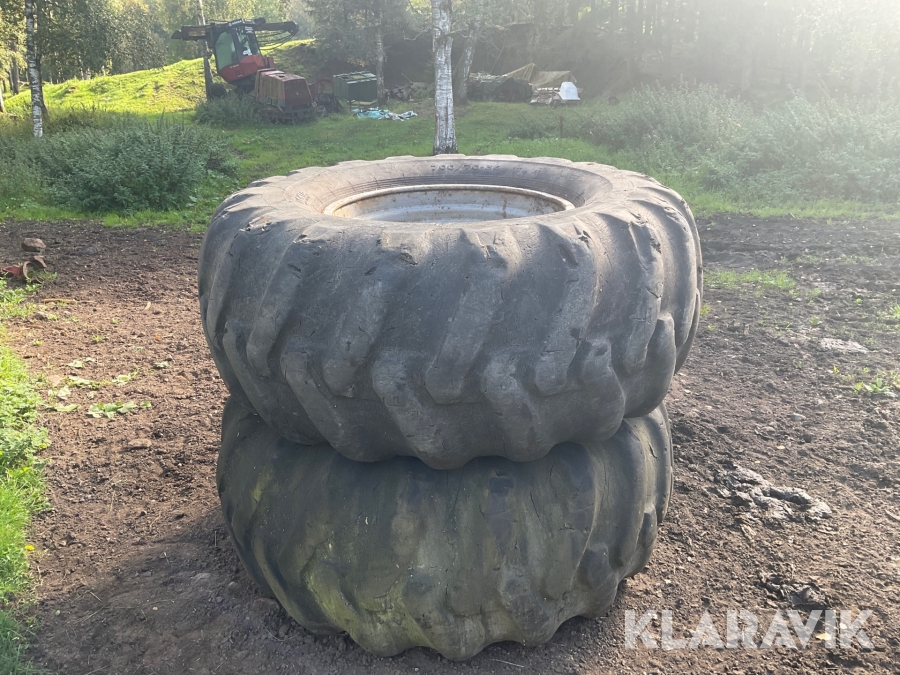 Däck på fälg Nokia suttit på Komatsu 911