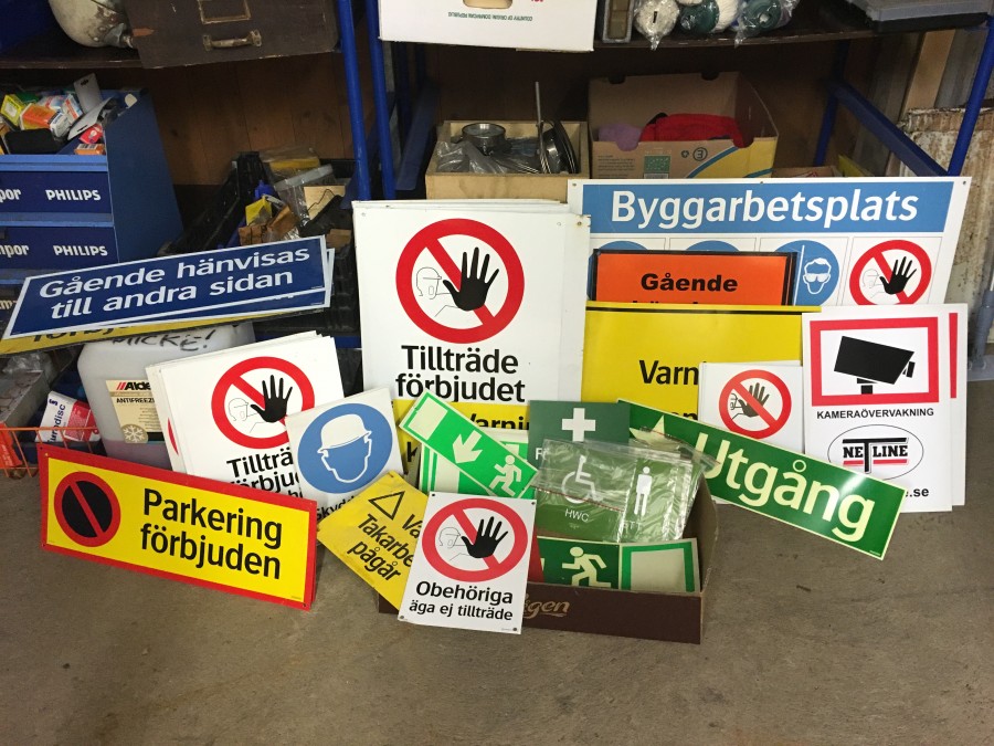 Diverse byggarbetsskyltar / Varningsskyltar