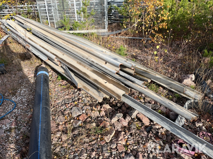 Väg räcke med betongfundament, Österåker, Klaravik auktioner