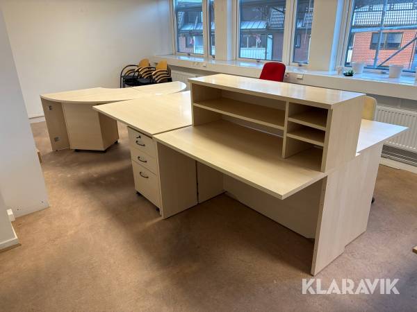 Kontorsmöblemang 5 st skrivbord, 2 st lådhurtsar