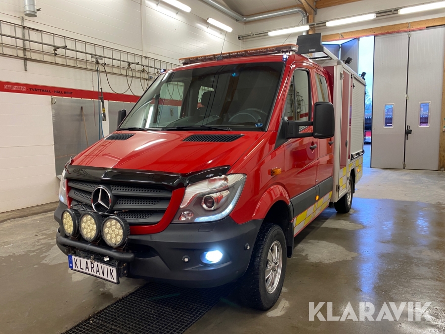 Arbetsbil Mercedes-Benz Sprinter med dubbelhytt