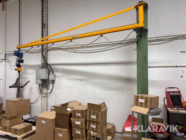 Pelarsvängkran Demag med telfer