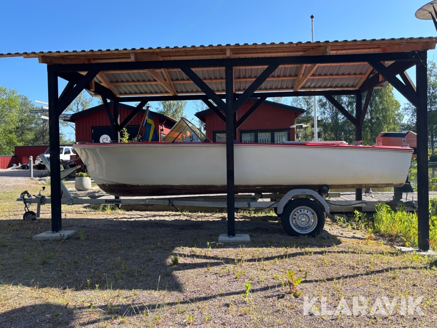 Båt Selco typ 5.2m med Thule kärra