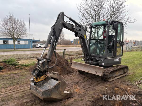 Grävmaskin Volvo ECR25D med tiltrotator, 3 st skopor och maskintrailer