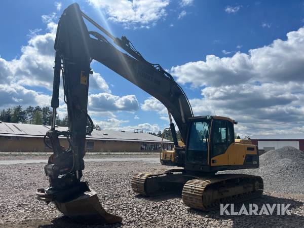 Grävmaskin Volvo EC220DL med tiltrotator och planeringsskopa