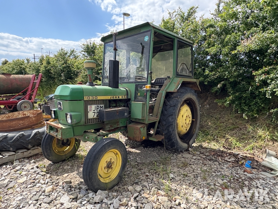 Traktor John Deere 1030