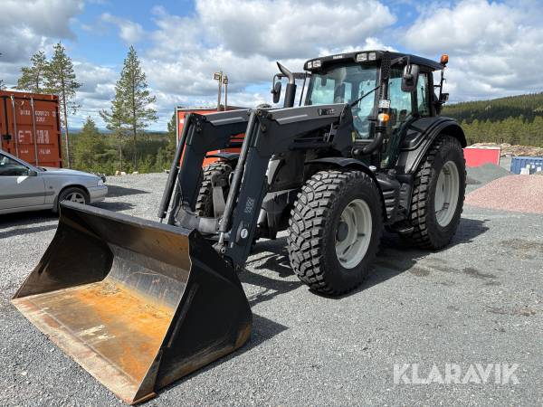 Traktor Valtra N123 HiTech med tillbehör