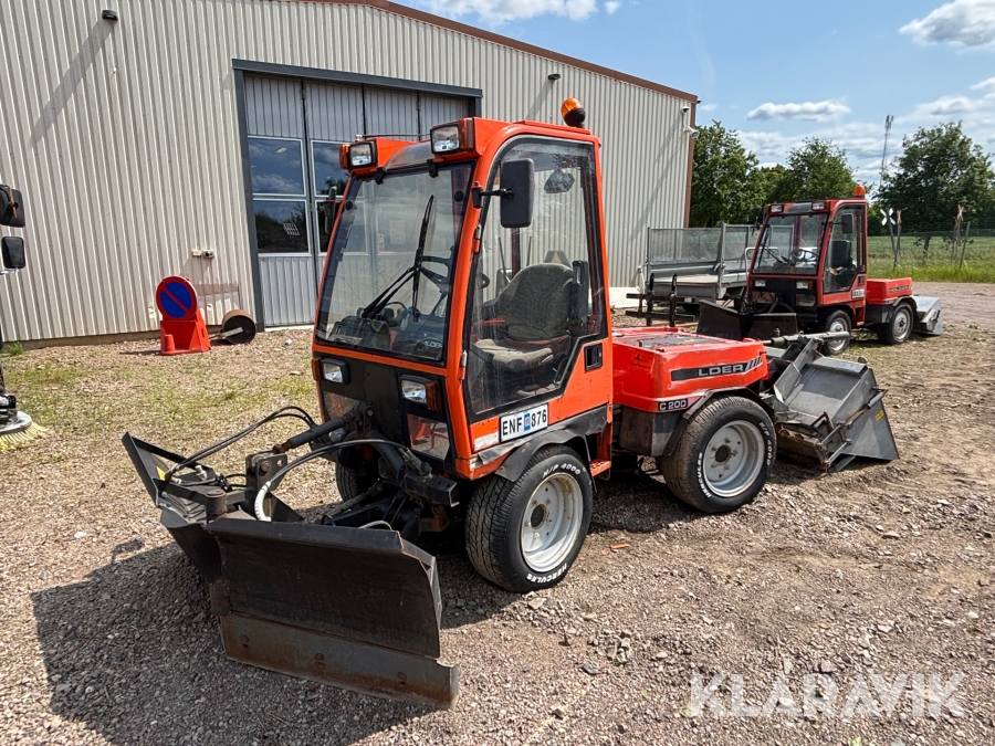 Redskapsbärare Holder C240 med vikplog & sandspridare