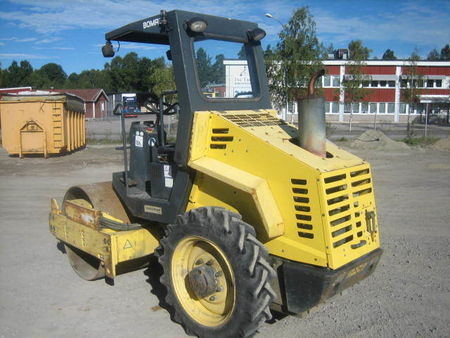 Vält / Vägvält med enkel trumma