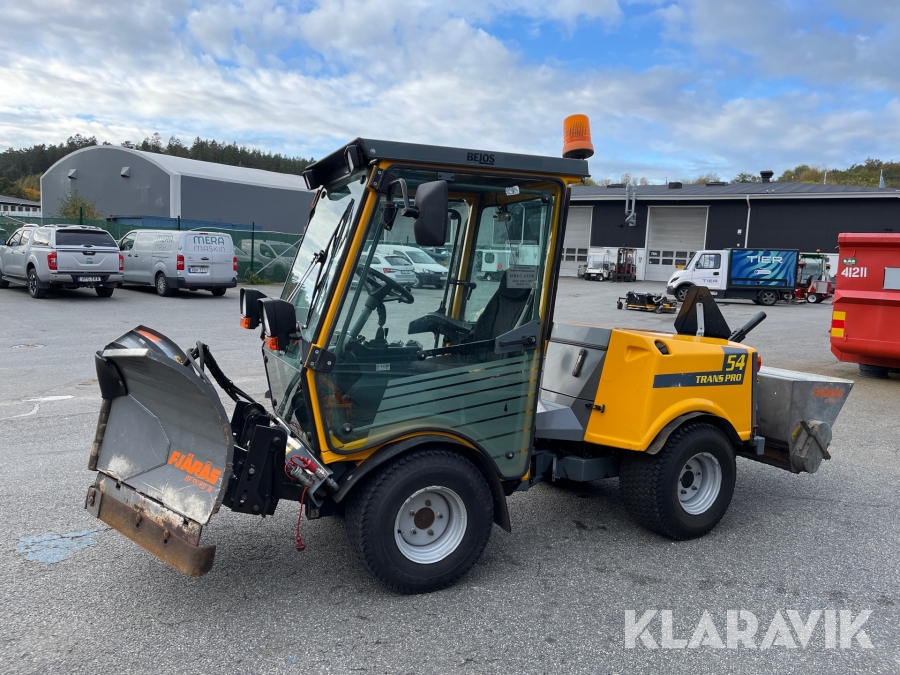 Redskapsbärare Belos Trans Pro 54 med skopa, plog & spridare