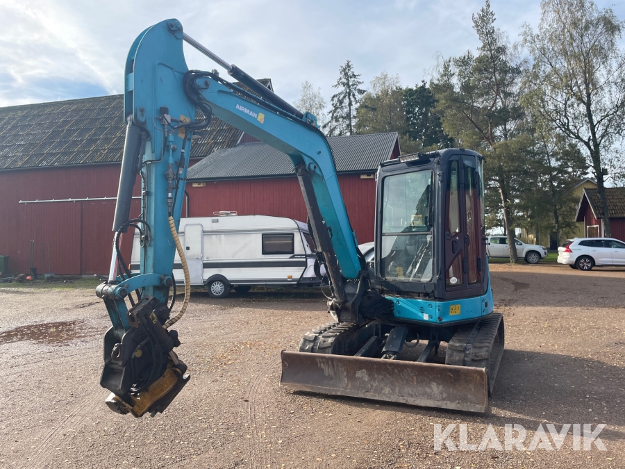 Grävmaskin Airman AX52u  med redskap