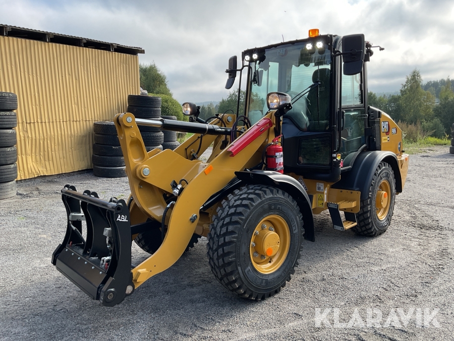 Hjullastare CAT 906 med redskap