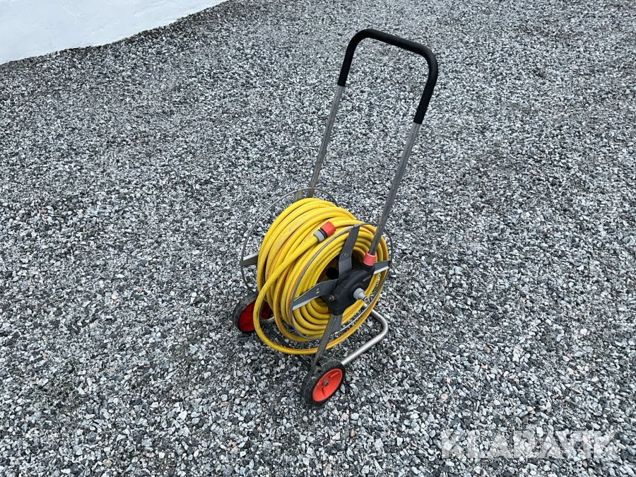 Slangvinda med vattenslang