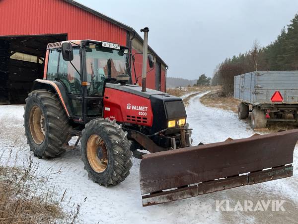 Traktor Valmet 6300 med snöplog