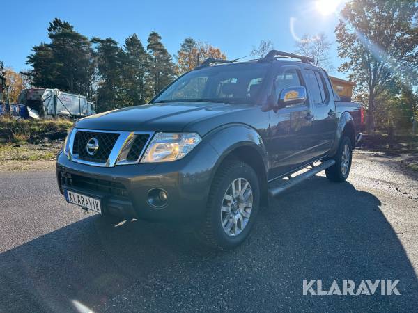 Sandspridare Nissan Navara Förberedd för plog .