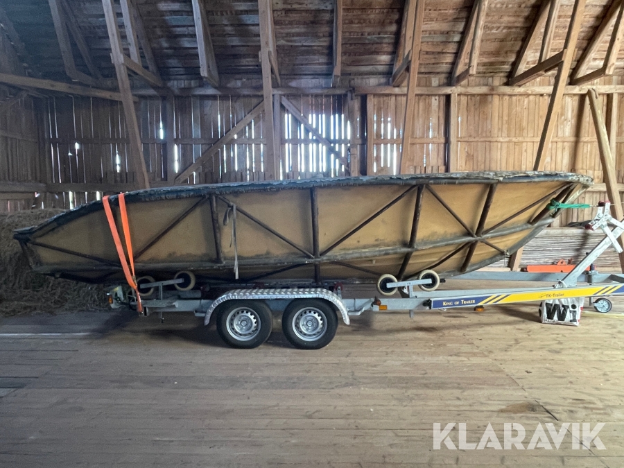 Båtform för gjutning av båtskrov  